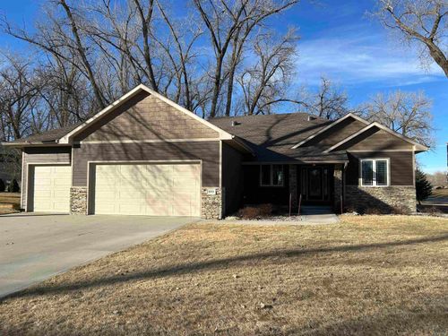 875 E Sawgrass Trl, Dakota Dunes, SD, 57049-5198 | Card Image