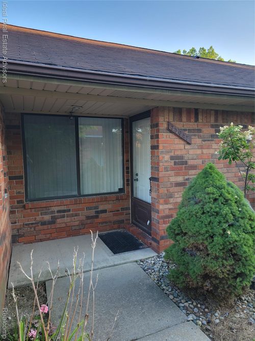23042 Harrington St, Clinton Township, MI, 48036-2320 | Card Image