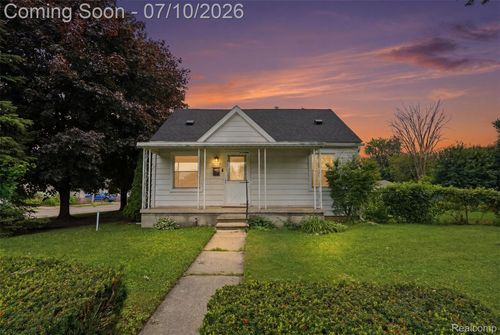 1642 Lathers St, Garden City, MI, 48135-3039 | Card Image