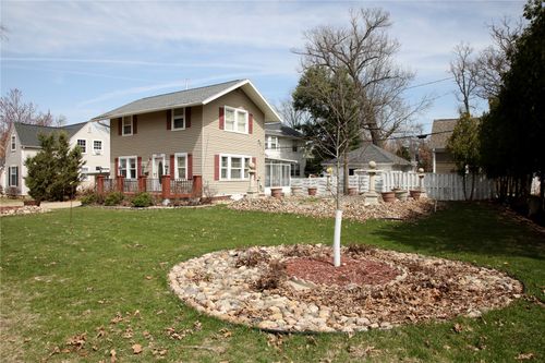 350 Woodland Dr Se, Cedar Rapids, IA, 52403-2822 | Card Image