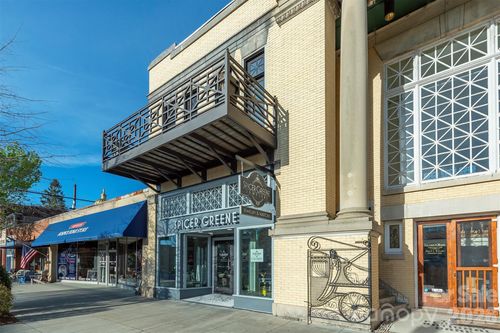 225 N Main St, Hendersonville, NC, 28792-5072 | Card Image