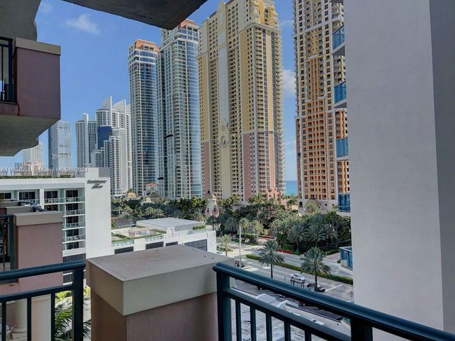APT-1003 - 17555 Atlantic Blvd, Condo with 2 bedrooms, 2 bathrooms and null parking in Sunny Isles Beach FL | Image 24