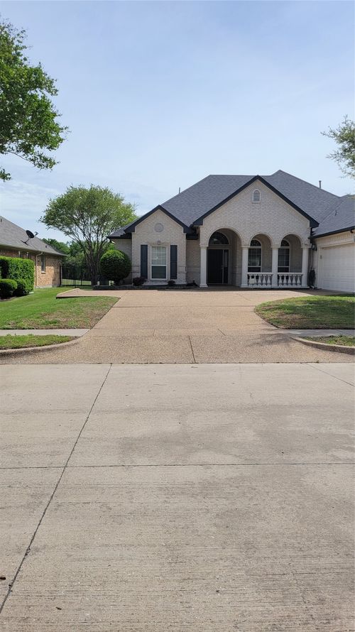 10701 Whitestone Ranch Rd, Benbrook, TX, 76126-4575 | Card Image