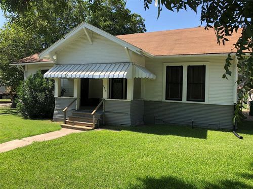 1018 W 5th St, Taylor, TX, 76574-2413 | Card Image