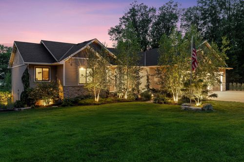 12105 285th St, Lindstrom, MN, 55045-9432 | Card Image