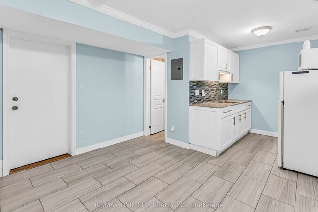 1 - 31 Southdale Ave, Home with 0 bedrooms, 1 bathrooms and 1 parking in Kitchener ON | Image 5