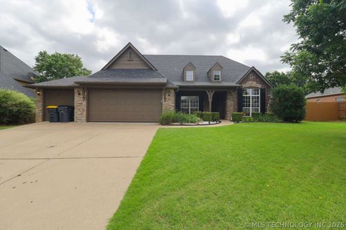 11705 S Willow Pl, Jenks, OK, 74037-4360 | Card Image