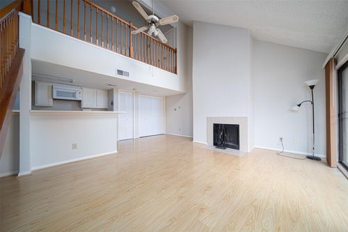 2095-2300 Old Spanish Trl, Houston, TX, 77054-2173 | Card Image
