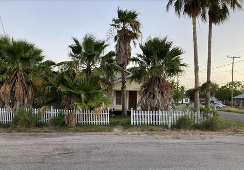401 Park St, Taft, TX, 78390-2720 | Card Image