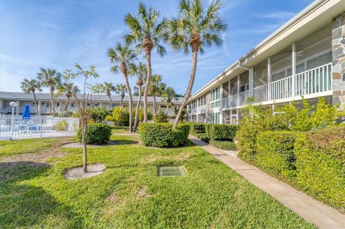 18b-500 S Washington Dr, SARASOTA, FL, 34236-1731 | Card Image