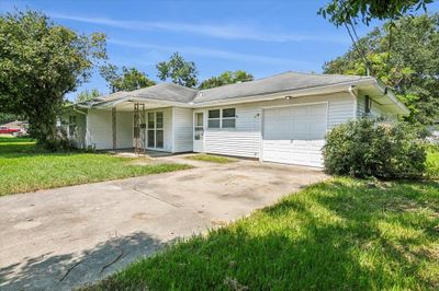 6225 Monroe Street, House other with 3 bedrooms, 1 bathrooms and null parking in Groves TX | Image 3