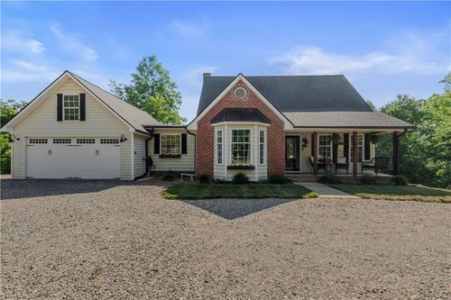 1125 Briarwood Dr, Walnut Cove, NC, 27052-6926 | Card Image
