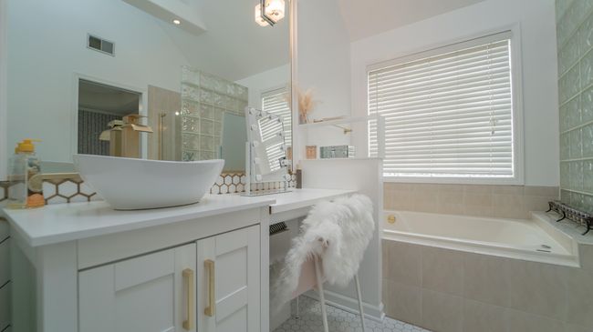 Primary bedroom bathroom | Image 21