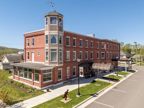 333 Main St W, Wabasha, MN, 55981-1671 | Card Image