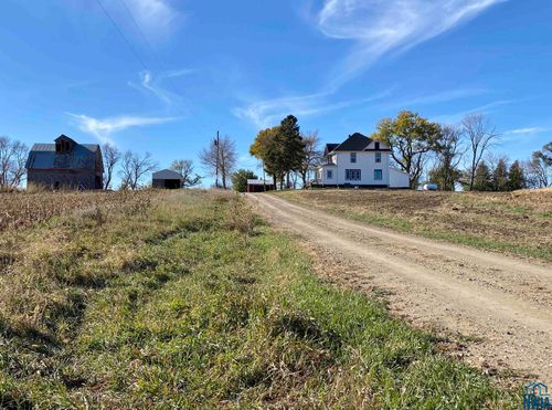 17575 Otter Ave, Le Mars, IA, 51031-8073 | Card Image