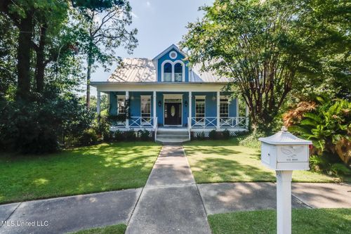 1066 Conley Cir, Ocean Springs, MS, 39564-9707 | Card Image