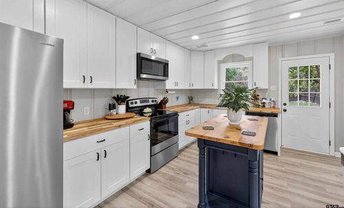 105 Holcomb St, Frankston, TX, 75763-2908 | Card Image