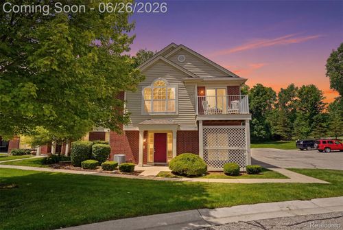 1668 Deepwood Cir, Rochester, MI, 48307-6097 | Card Image