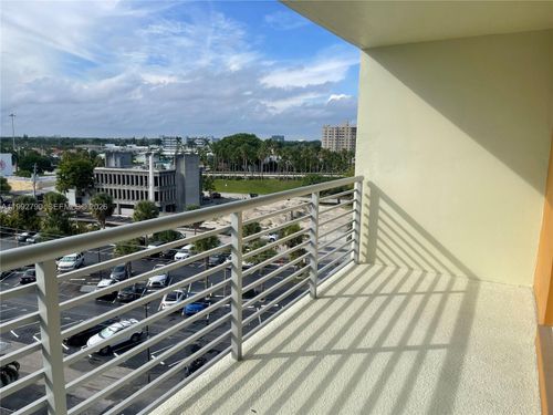 b7-2900 Ne 30th St, Fort Lauderdale, FL, 33306 | Card Image