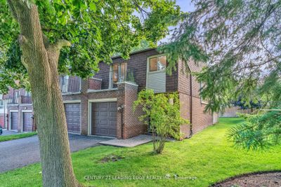 30 Edgar Woods Rd, Condo with 4 bedrooms, 2 bathrooms and 3 parking in North York ON | Image 3