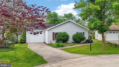 860 Trestle Ct, PINE GROVE, PA, 17963-9746 | Card Image
