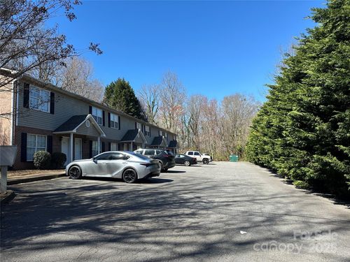 972 8th Ave Nw, Hickory, NC, 28601-3420 | Card Image