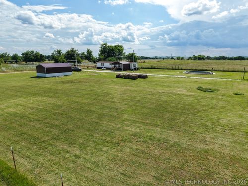 9264 Cherry Rd, Henryetta, OK, 74437 | Card Image