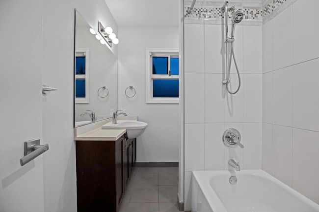 722 E 17th St, House other with 3 bedrooms, 2 bathrooms and 1 parking in North Vancouver BC | Image 11