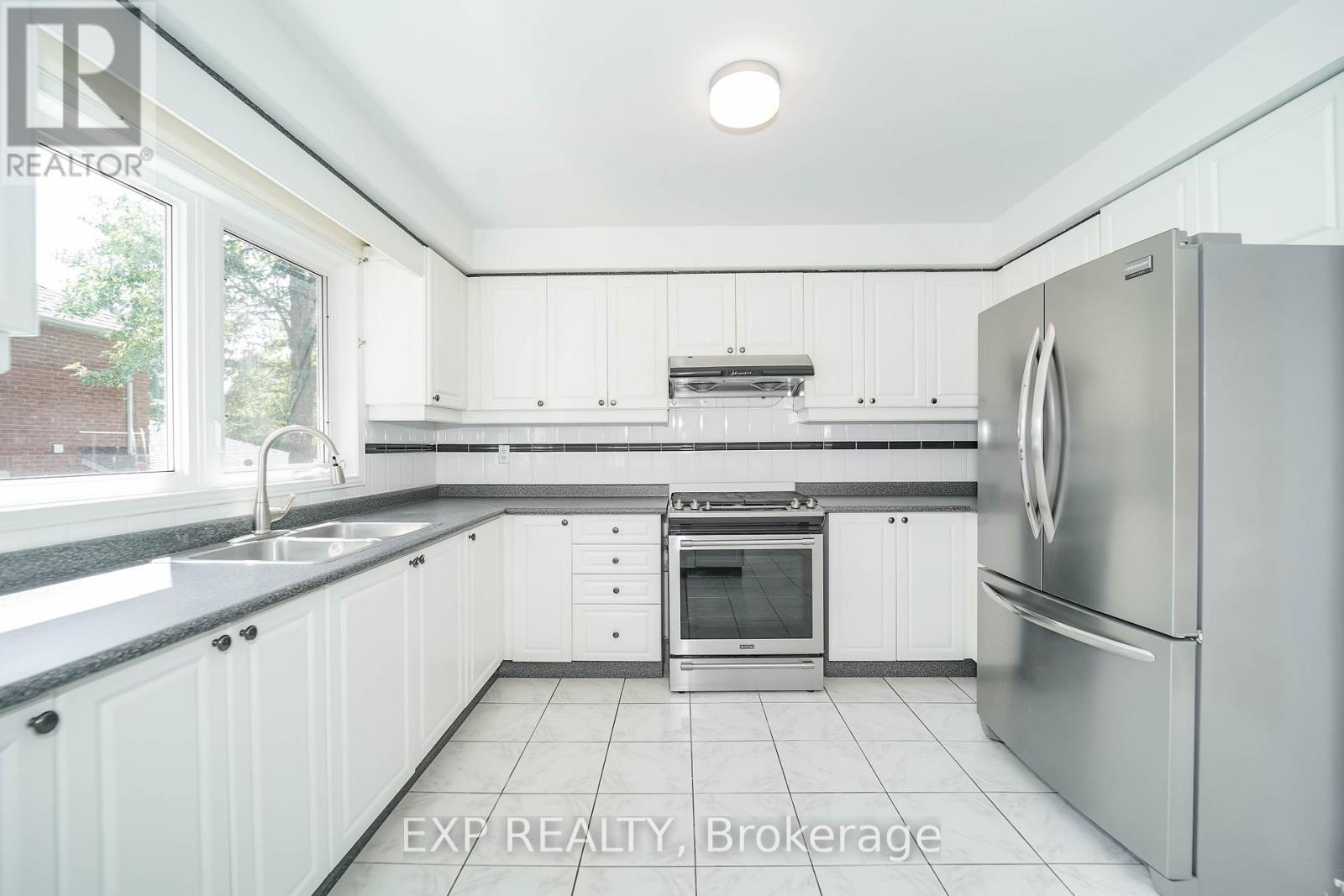 Residential Lease in Newmarket (Armitage) 3