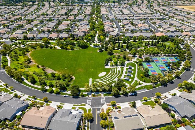 2476 Chimney Point Ln, House other with 2 bedrooms, 2 bathrooms and null parking in Manteca CA | Image 47