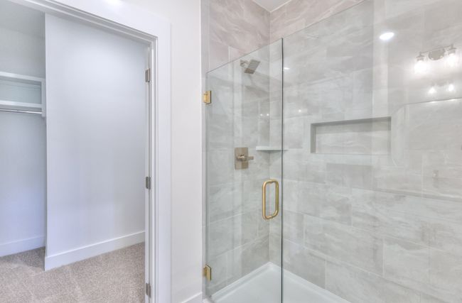 Owners shower. | Image 20