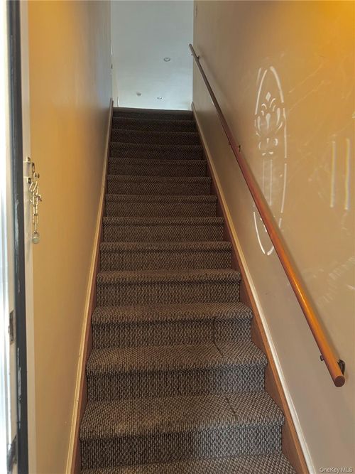 2-20 Bronx St, Yonkers, NY, 10707-3302 | Card Image