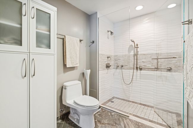 1305 - 680 N Lake Shore Dr, Condo with 3 bedrooms, 3 bathrooms and 1 parking in CHICAGO IL | Image 15
