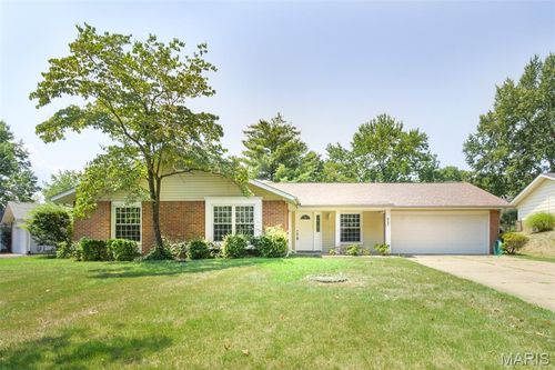 427 Brass Lamp Dr, Ballwin, MO, 63011-3403 | Card Image