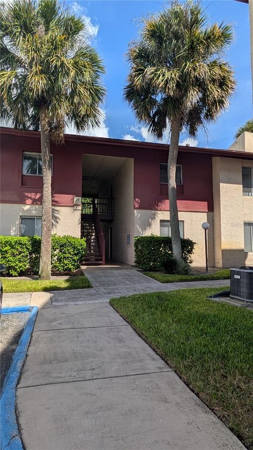 84-8605 Champlain Ct, TAMPA, FL, 33614-2056 | Card Image