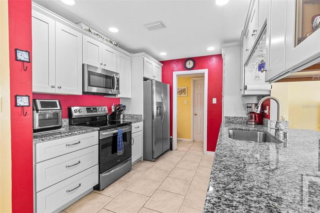 10448 Hetrick Cir W, House other with 3 bedrooms, 2 bathrooms and null parking in Largo FL | Image 7