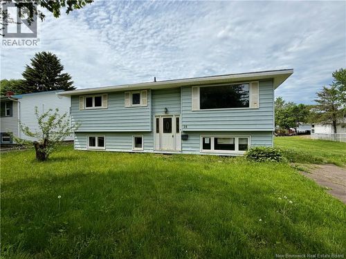 28 Brewster St, Riverview, NB, E1B3M8 | Card Image