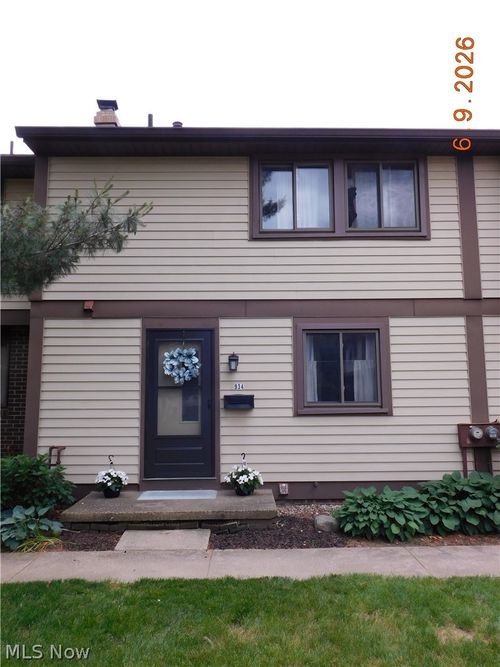 934 Hampton Ridge Dr, Akron, OH, 44313-8101 | Card Image