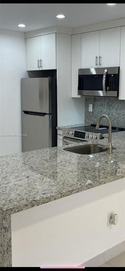 apt-318-7732 Camino Real, Miami, FL, 33143-7112 | Card Image