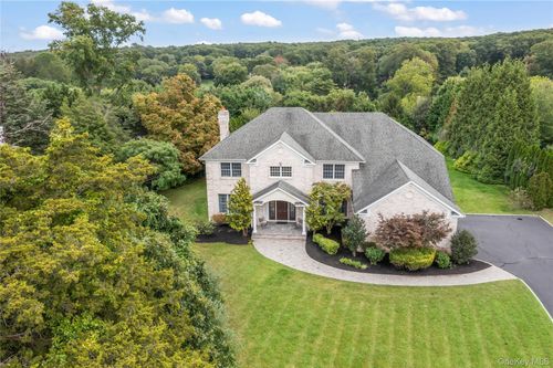 10 Rolling Meadow Ln, Northport, NY, 11768-2659 | Card Image