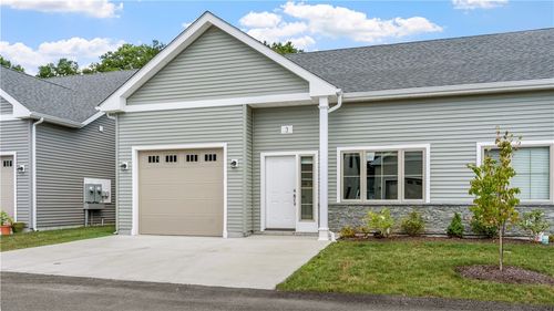 3 W Valley Cir, West Warwick, RI, 02893-1860 | Card Image
