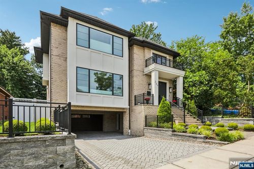 244 Virginia Ave, Fort Lee, NJ, 07024-4324 | Card Image