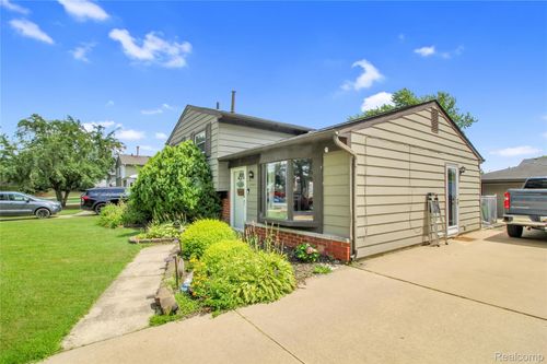 23065 Belton St, Flat Rock, MI, 48134-1401 | Card Image
