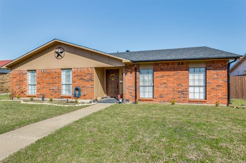 2110 Burrows Trl, Grand Prairie, TX, 75052-1952 | Card Image