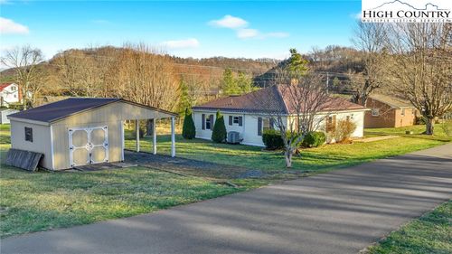 186 King St, West Jefferson, NC, 28694-8327 | Card Image