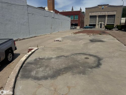 214 E 2nd St, Ottumwa, IA, 52501-2901 | Card Image