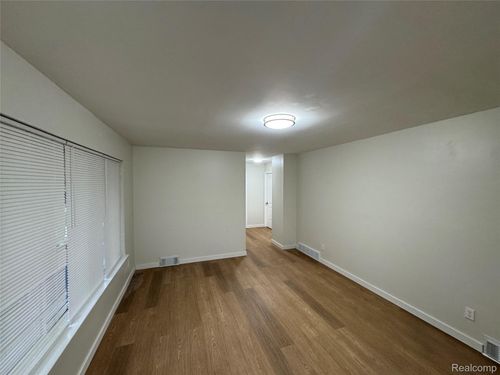 7352 Haller St, Westland, MI, 48185-2535 | Card Image