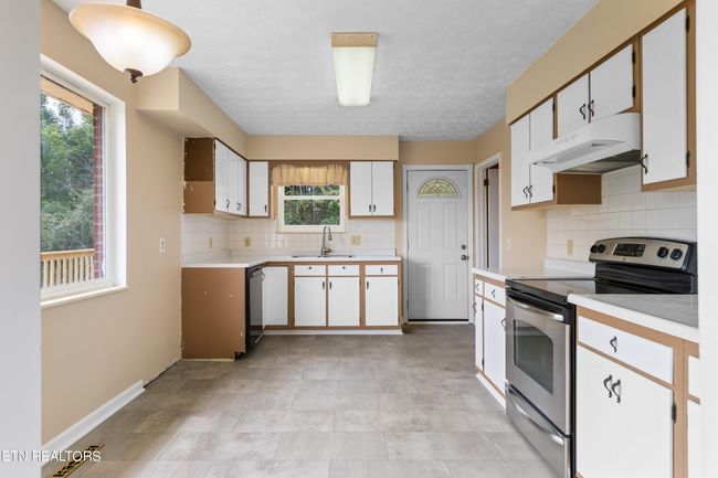 Kitchen with extra large window to back deck and back yard | Image 9