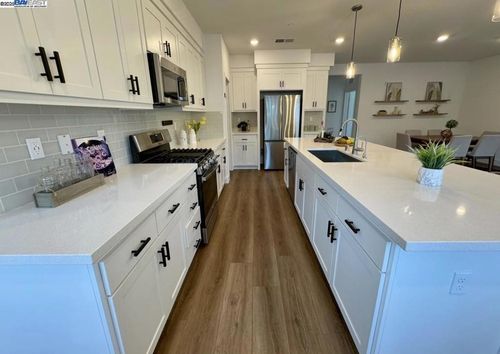 675 Delve Ct, Hayward, CA, 94544-5647 | Card Image