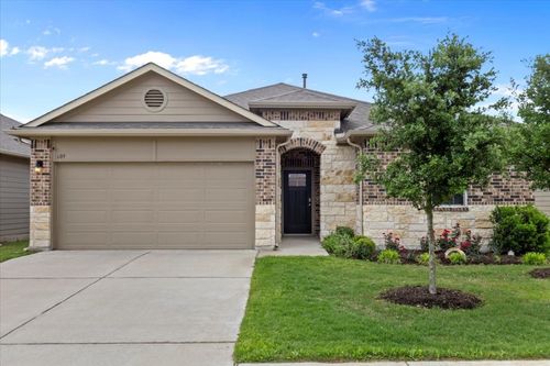 609 Bluffview Dr, Bastrop, TX, 78602-2213 | Card Image